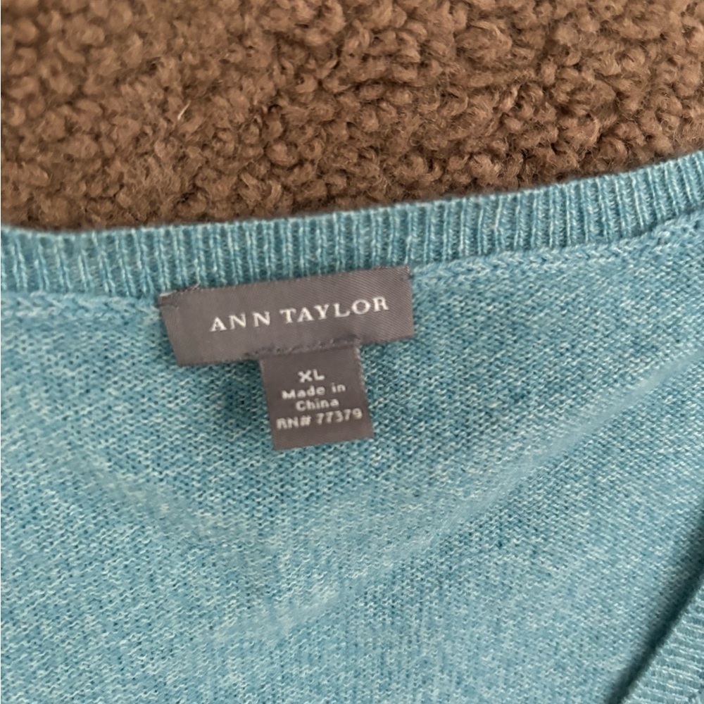 Ann Tayler- Sweater​​​​​ - Picture 2 of 2